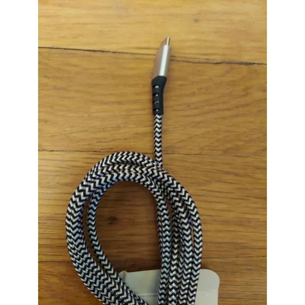 Deego tech USB-C Lightning Cable 10ft Black/White New open box